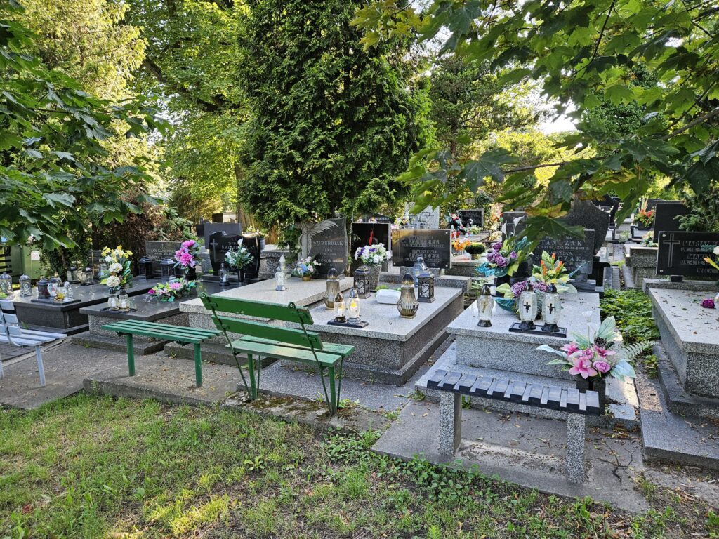 Hauad Łódżi surnuaial | Graves in Łódż cemetery