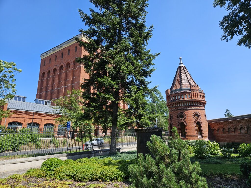 Wrocławi vana veetorn | Wrocław historic water tower
