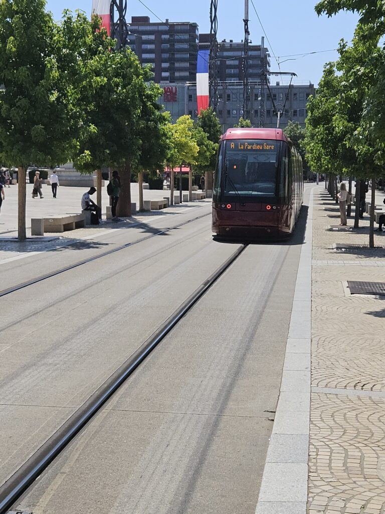 Üherööpaline tramm | Tram with just one rail