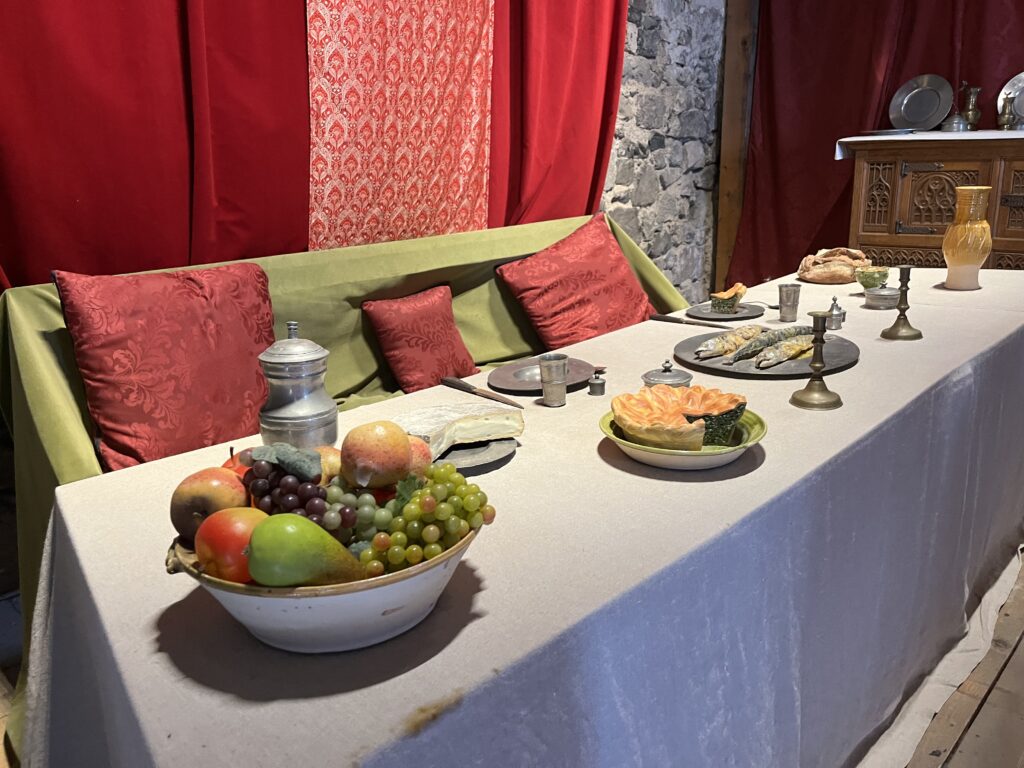 Butafooriline õhtusöök lossis | Theatrical dinner in the castle